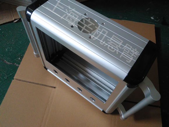 辛機人機界面觸摸屏電控箱